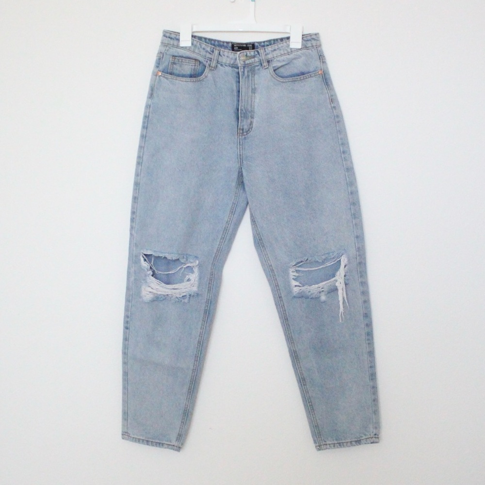 PrettyLittleThing High Rise Distressed Knee Mom Jeans